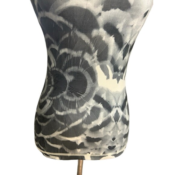 Lululemon Dance to Yoga Tank Top Pretty Plume Angel Wing Gray Size 2 - Picture 5 of 10